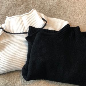 2 Knitted Turtle Necks
